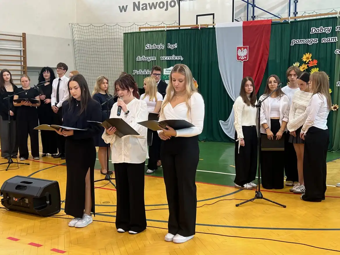 Święto nauczycieli w Zespole Szkół Ponadpodstawowych w Nawojowej