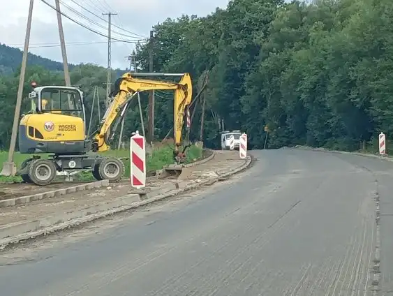 Piekiełko z nową drogą. Trwa modernizacja kluczowego odcinka