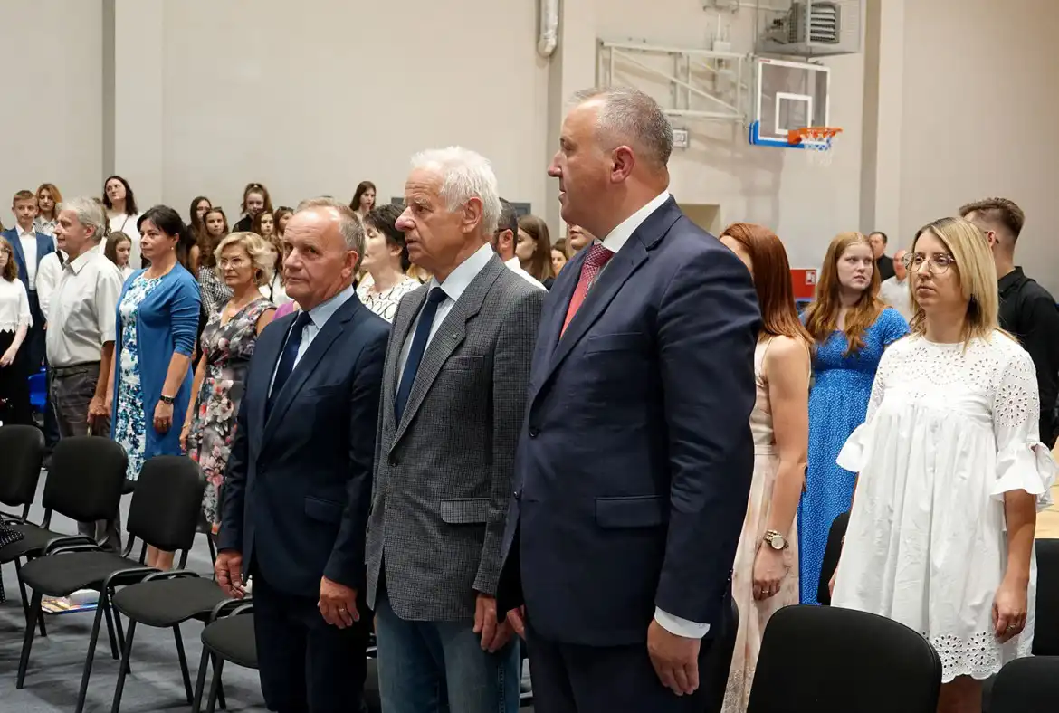 W szkołach powiatowych odbyło się uroczyste zakończenie roku szkolnego
