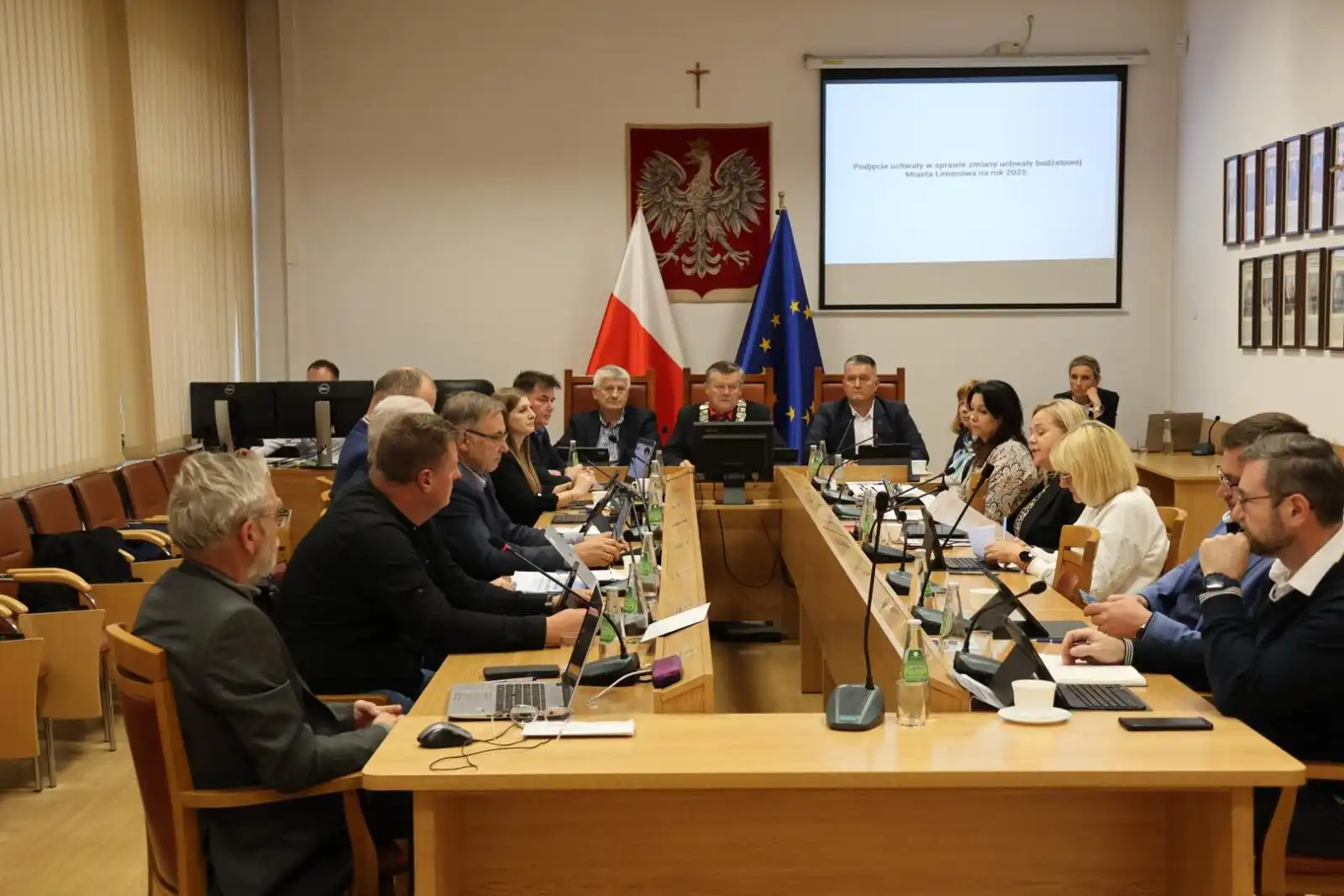 Rada Miasta Limanowa: zmiany w finansach, wsparcie dla młodzieży i walka z azbestem