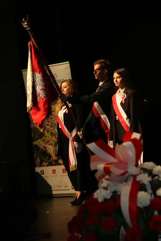 Limanowska sesja z okazji 106-lecia Niepodległości. Medal „Pro Patria” i artystyczne występy