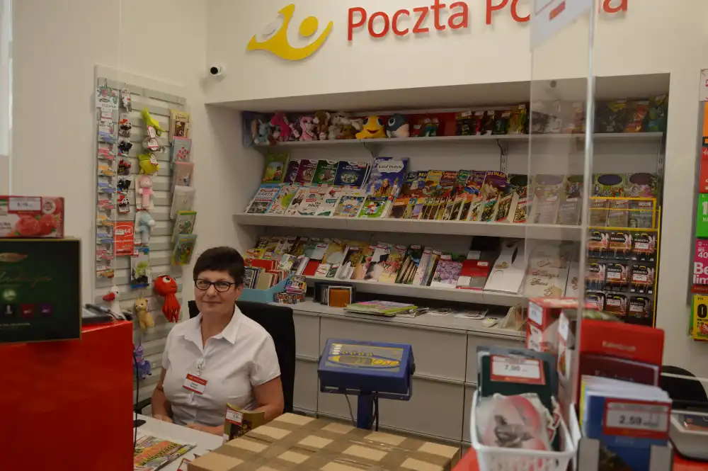 W budynku Centrum Kultury i Promocji Gminy w Łososinie Dolnej otwarto nowoczesną placówkę pocztową