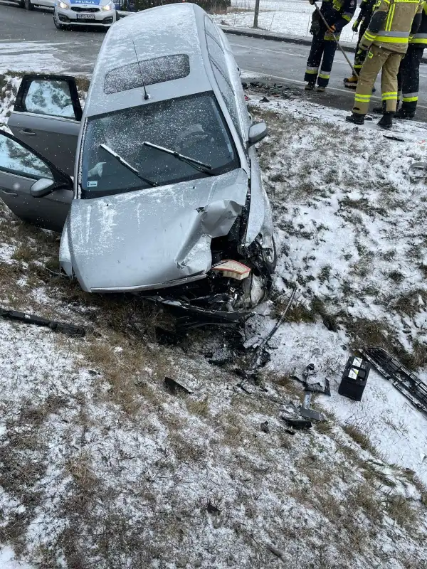 Kolizja w Tęgoborzy. Trzy auta rozbite