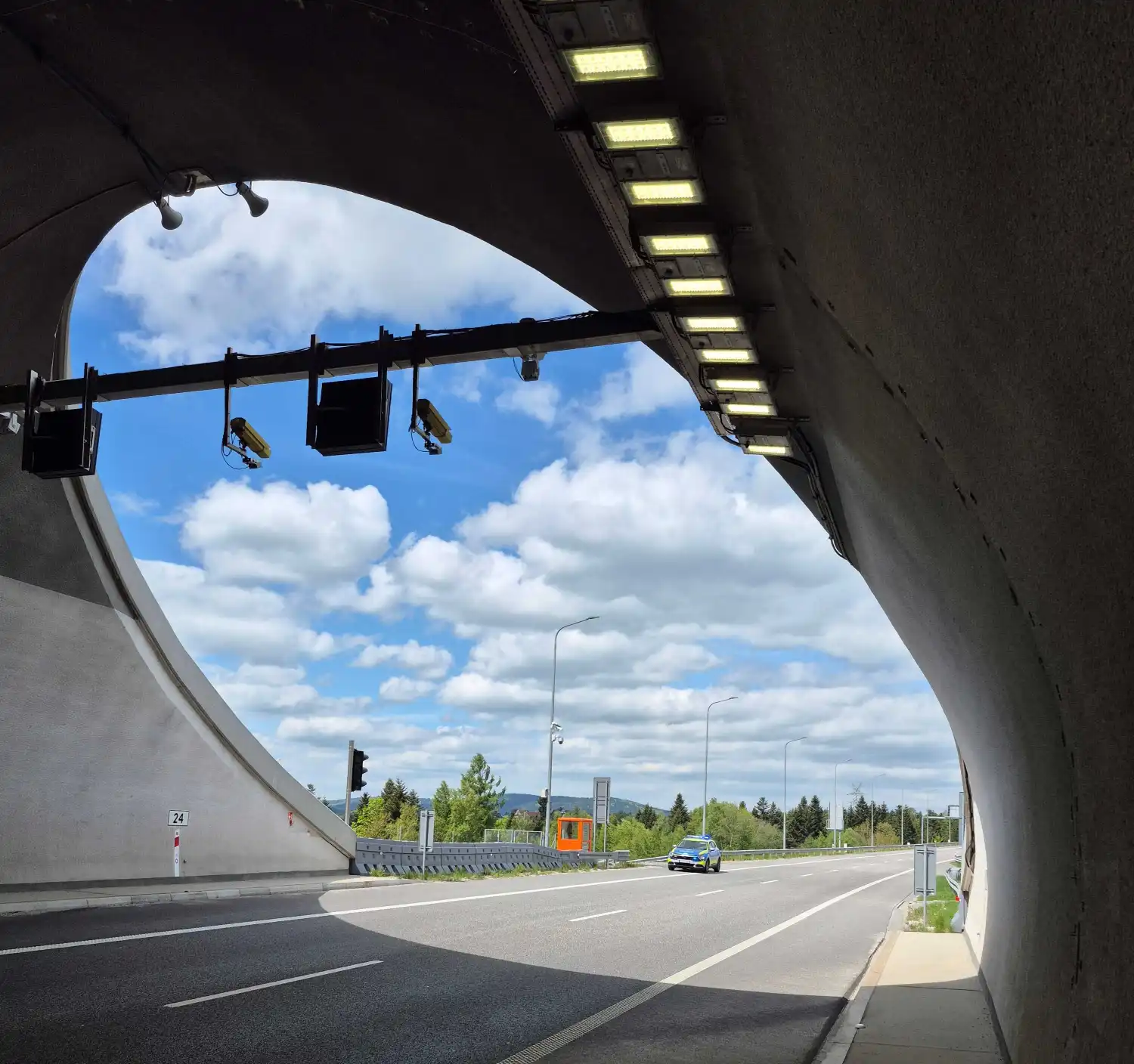 Rekordowy dzień w tunelu pod Luboniem Małym – ponad 45 tysięcy pojazdów na zakopiance