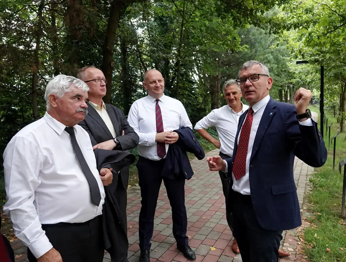 Burmistrz Starego Sącza chce wybudować basen na działce powiatowej