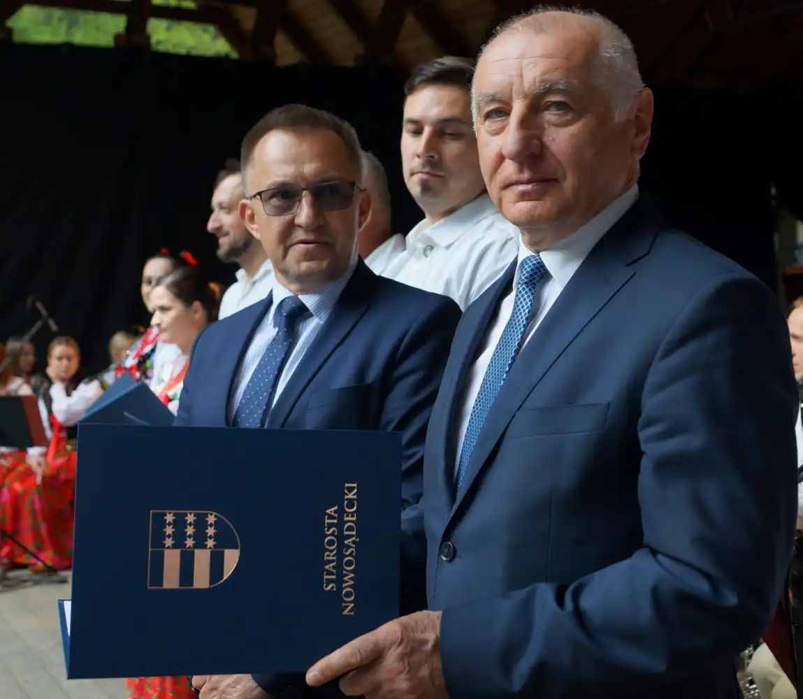 Muzycy Orkiestry Dętej z Łącka uhonorowani przez starostę nowosądeckiego