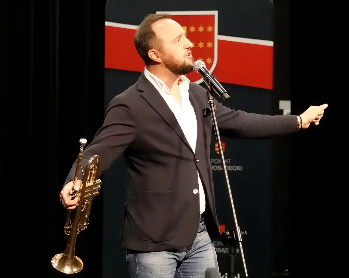 Gala „Sądeckie Oblicza Wolontariatu”. Starosta nagrodził wolontariuszy zaangażowanych w niesienie pomocy innym