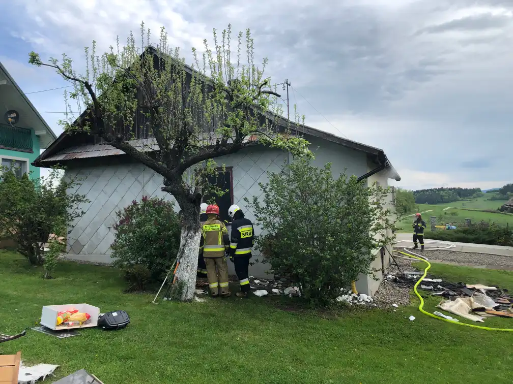 Tragiczny pożar domu w Ptaszkowej. Nie żyje 87-letnia kobieta