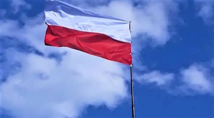 Święto Niepodległości. Jak szacunek do flagi i hymnu kształtuje naszą tożsamość
