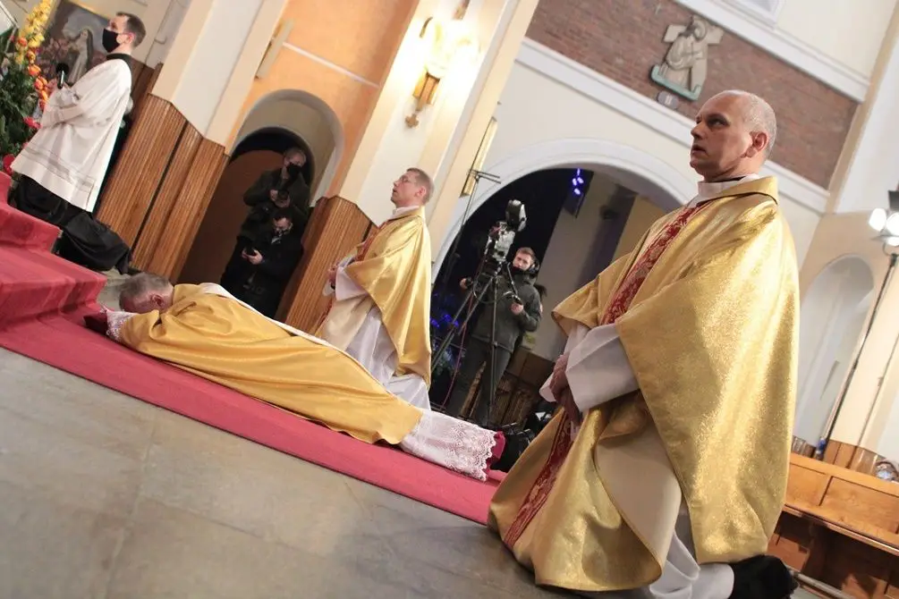 Ks. Artur Ważny przyjął sakrę biskupią
