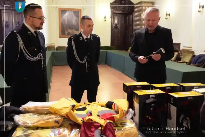Nowy Sącz: Strażacy z Grupy Ratownictwa Specjalnego mają nową odzież i sprzęt