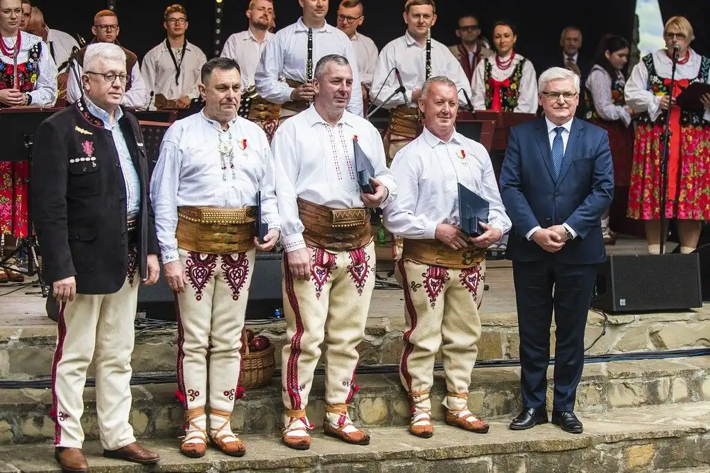 Niedzielne obchody Święta Kwitnącej Jabłoni w Łącku