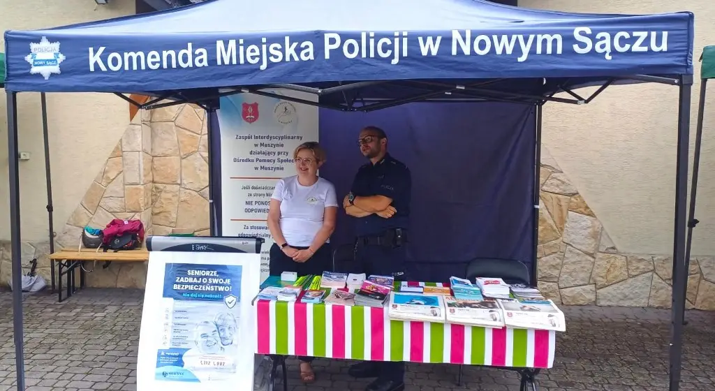 Policjant ostrzegał seniorów przed oszustami. Edukacyjne spotkanie w Muszynie