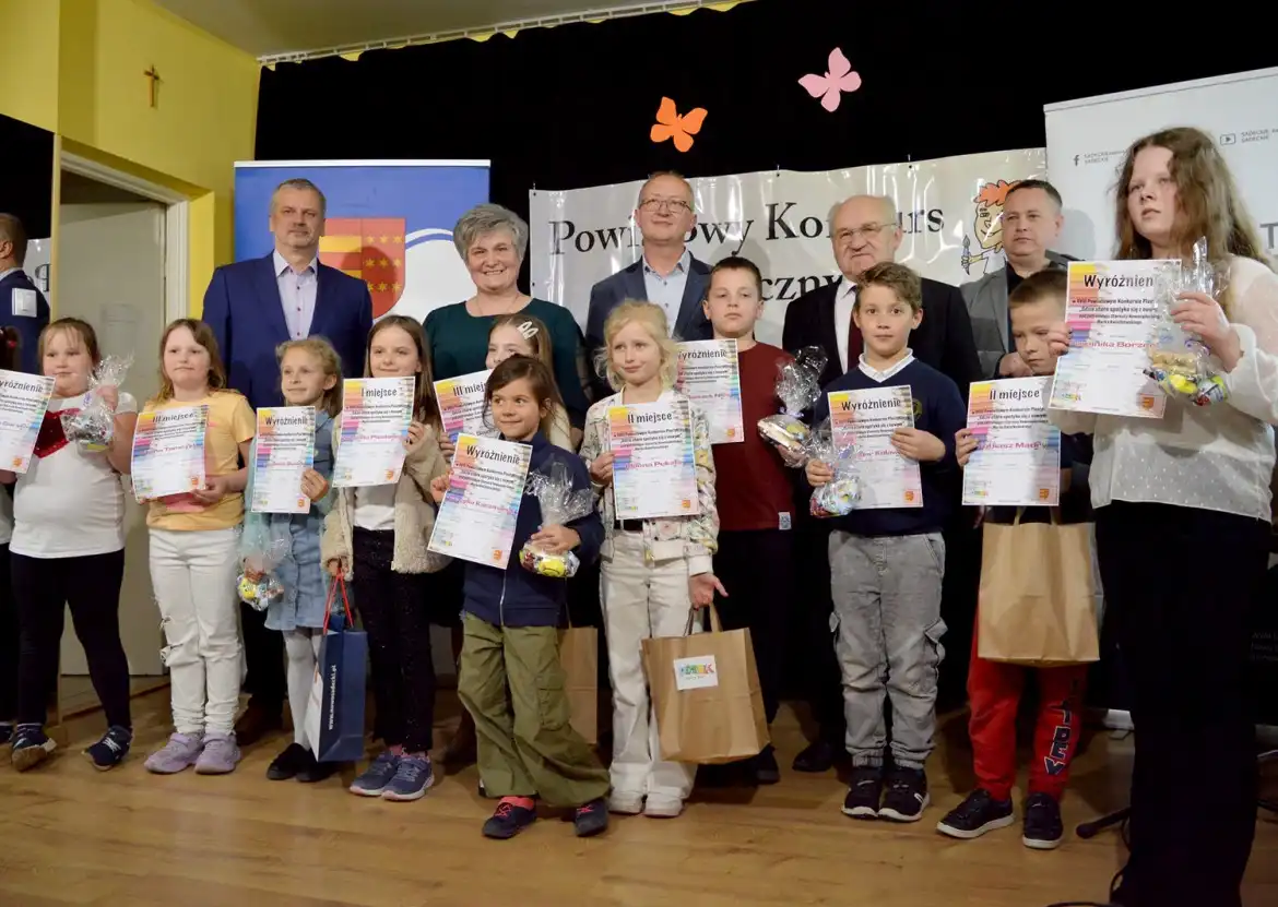 XVIII Powiatowy Konkurs Plastyczny “Gdzie stare spotyka się z nowym”
