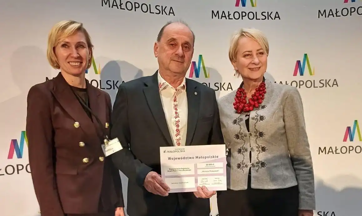 Brzeźnioki z Brzeznej z wyróżnieniem! Promesa z programu Mecenat Małopolski 2024 dla zespołu