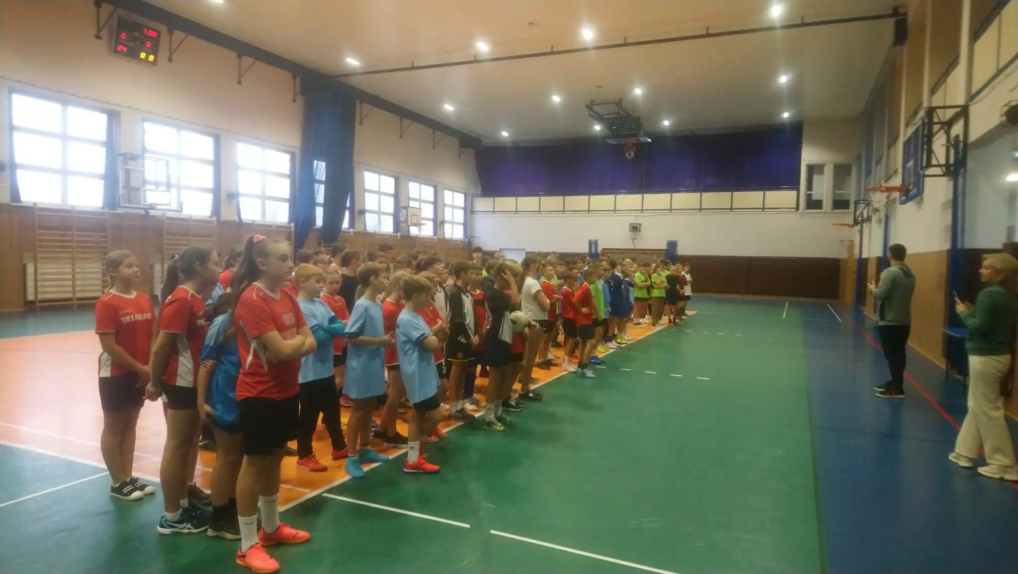 Mistrzostwa Gminy Chełmiec w halowej piłce nożnej. Pasjonujące zmagania młodych sportowców