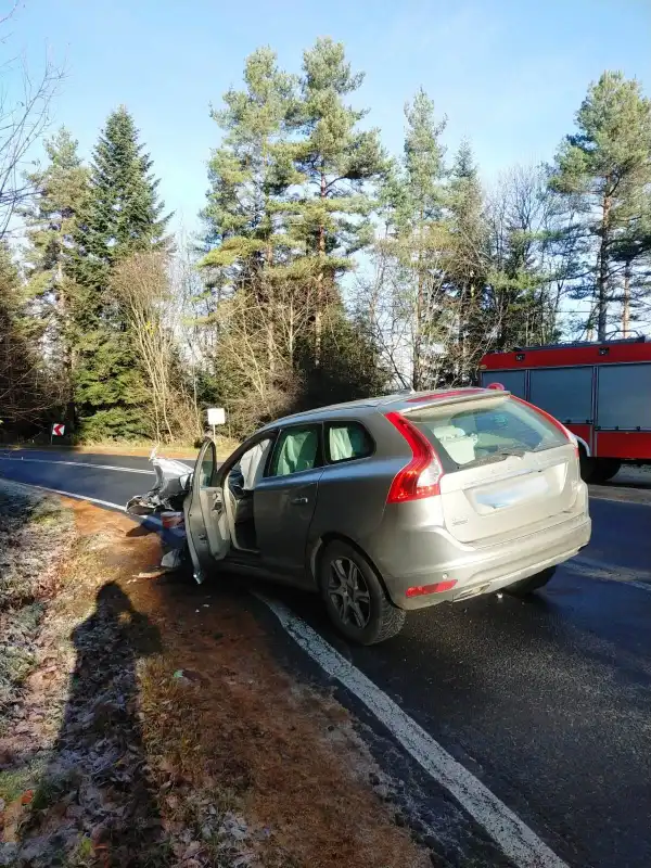 W Bereście zderzyły się dwie osobówki i autobus przewożący dzieci