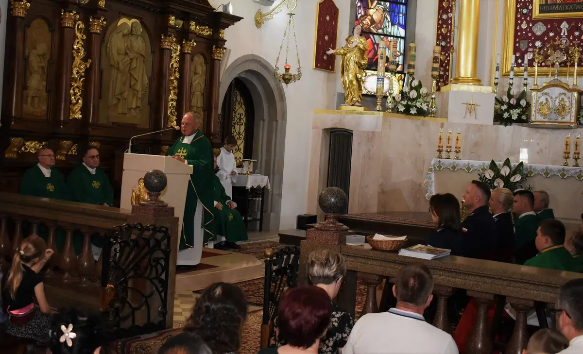 Święto Policji w Limanowej rozpoczęte. Obchody zainaugurowała uroczysta liturgia