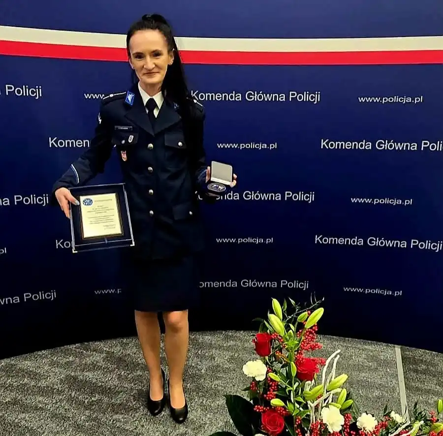 Policjantka z Limanowej doceniona w Warszawie. Ewa Bulanda z prestiżowym medalem