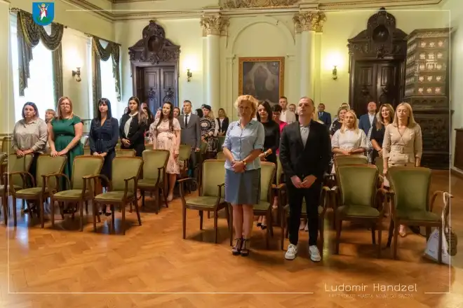 51 nauczycieli z nowosądeckich szkół, przedszkoli, oraz innych placówek oświatowych otrzymało akty mianowania