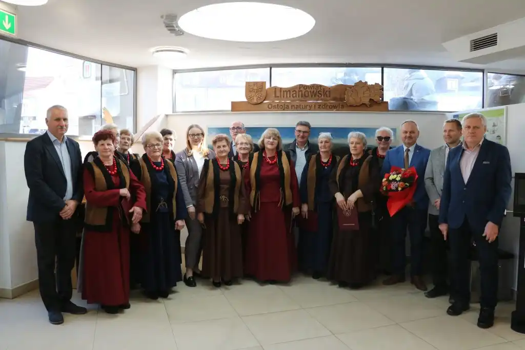 Wernisaż "Rękodzieło Ludowe z Tradycją". Pasja Seniorek z Męciny
