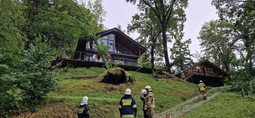 Gwałtowne burze nad Sądecczyzną. Ponad 100 interwencji strażaków