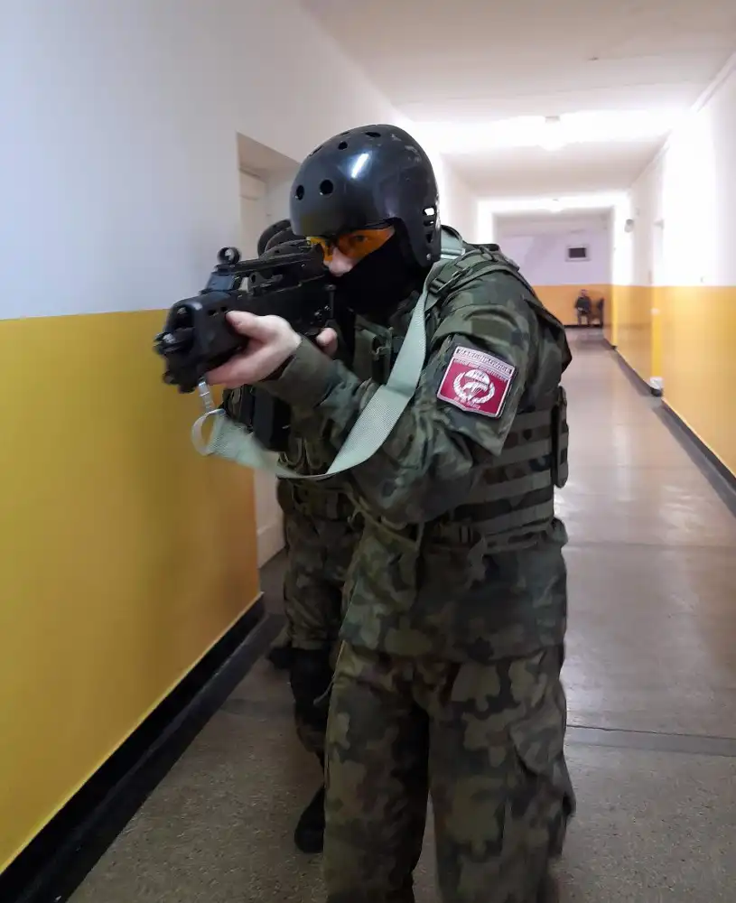 Uczniowie klas wojskowych ZS w Marcinkowicach uczą się jak prowadzić działania ofensywne