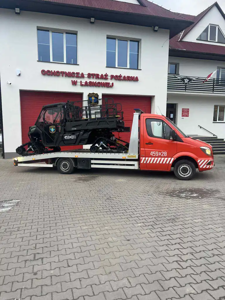 Szybszy dojazd do akcji. OSP Laskowa ma nową auto lawetę