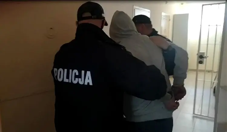 Krynica-Zdrój: Wybierał pieniądze z bankomatu. Został napadnięty i okradziony