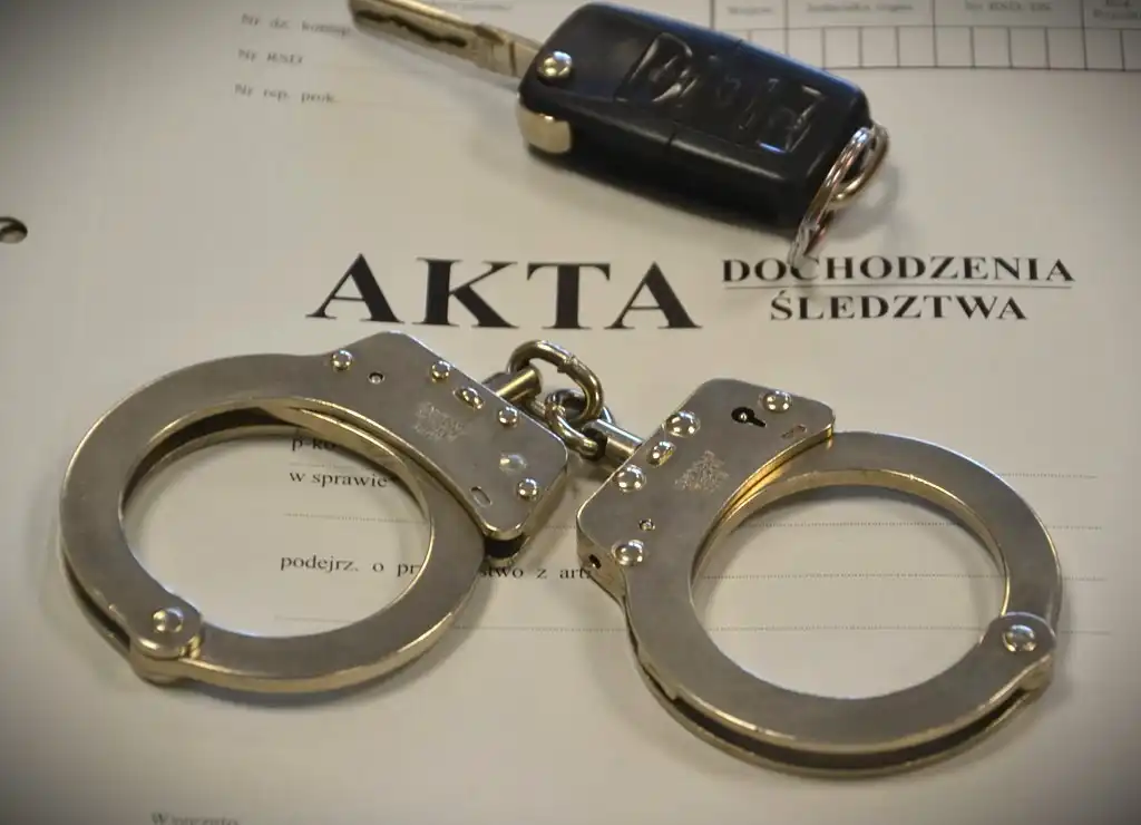 Sądeccy policjanci zatrzymali dwóch nietrzeźwych kierowców. Okazało się że byli poszukiwani przez prokuraturę