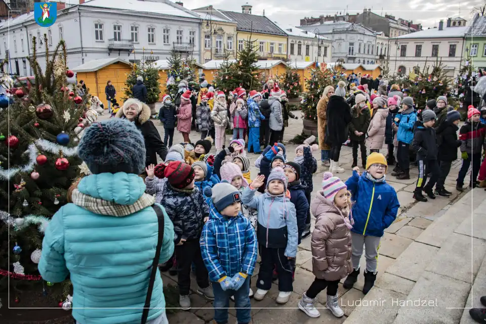 Na płycie nowosądeckiego rynku zrobiło się świątecznie