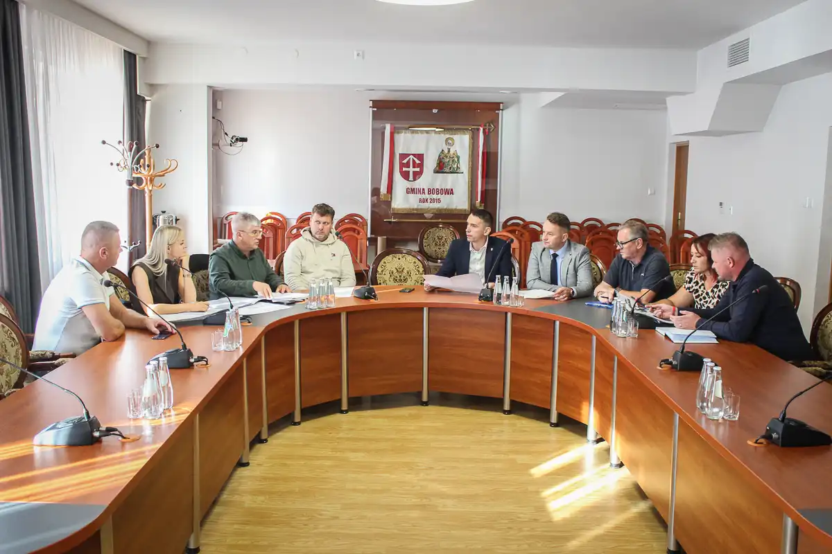 Bobowa inwestuje w komfort podróżnych. Nowoczesny parking Park&Ride i rozbudowa zajezdni