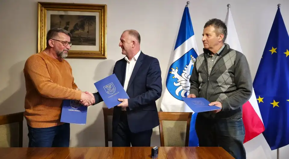 Gmina Gorlice kontynuuje modernizację dróg. Podpisano umowę na remont w Bystrej