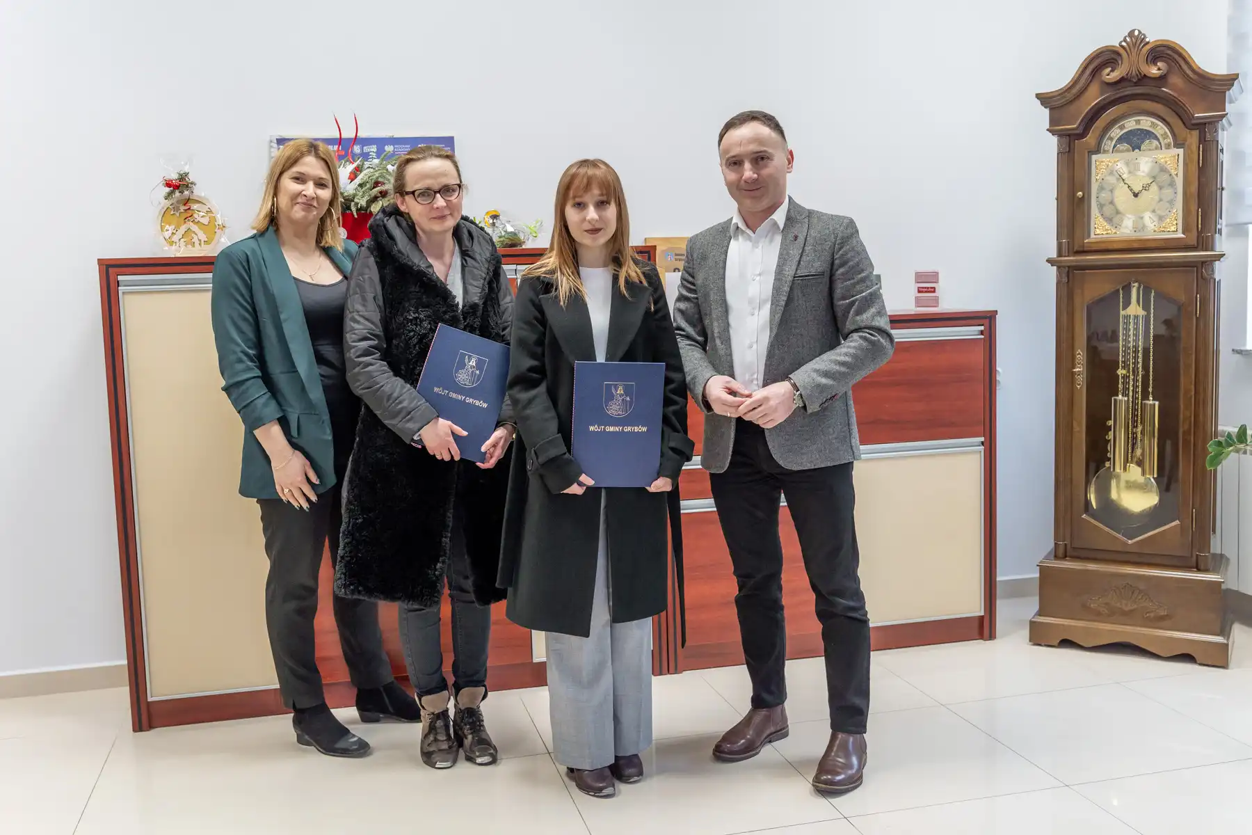 Stypendia dla najzdolniejszych. Wójt Gminy Grybów nagrodził najlepszych studentów