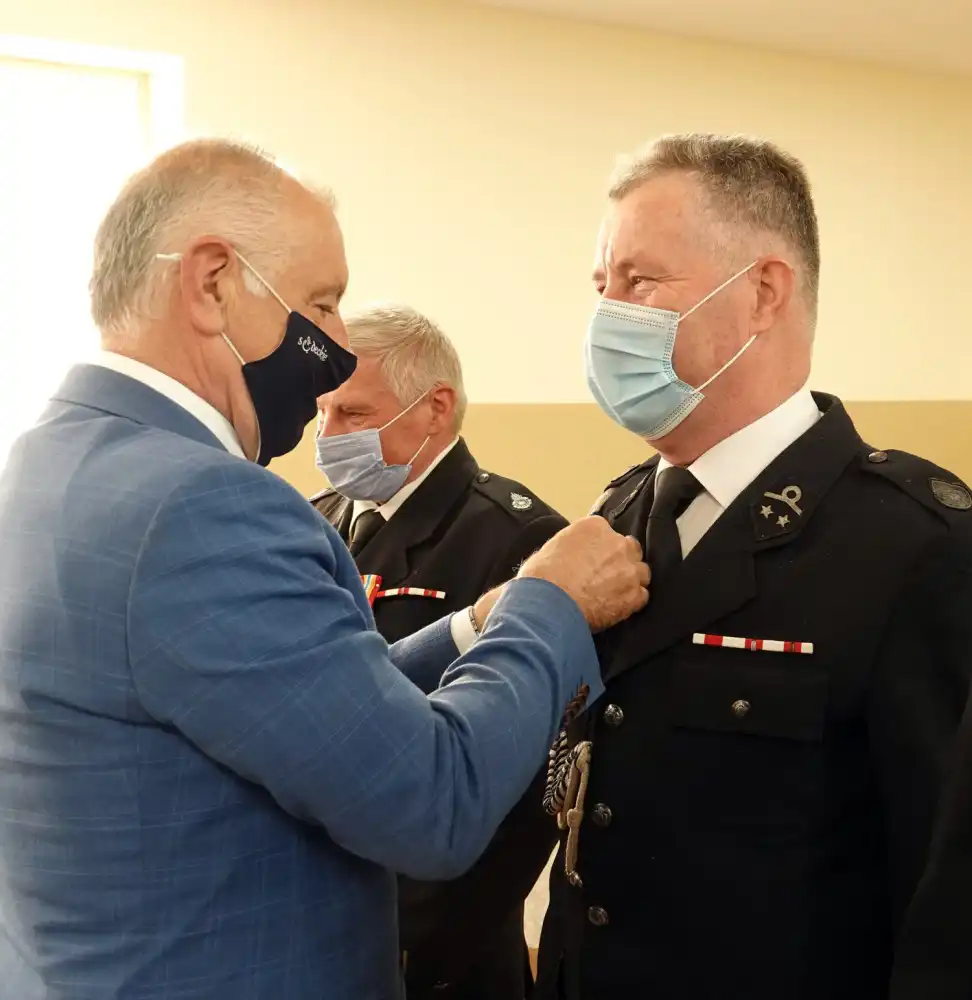 Promesa i honorowe odznaczenia dla strażaków ochotników z OSP w Zabrzeży