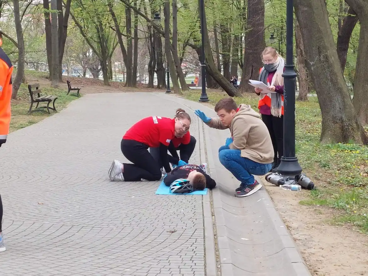 Uczniowie LO w Starym Sączu z sukcesami w Rejonowych Mistrzostwach Pierwszej Pomocy