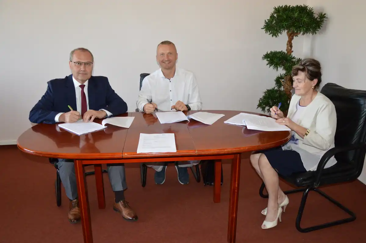 Umowa na rozbudowę oczyszczalni ścieków w Łososinie Dolnej podpisana
