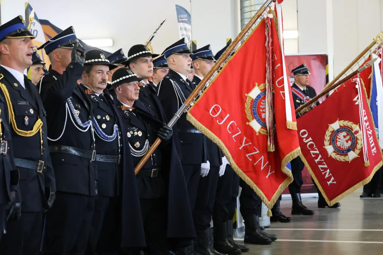 Strażacy świętowali w Nowym Sączu. Były awanse, medale i nowy sprzęt