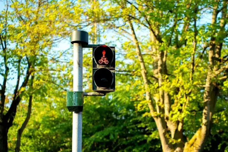Więcej bezpieczeństwa dla pieszych: Inwestycje w Nowym Sączu, Tarnowie i Bibicach