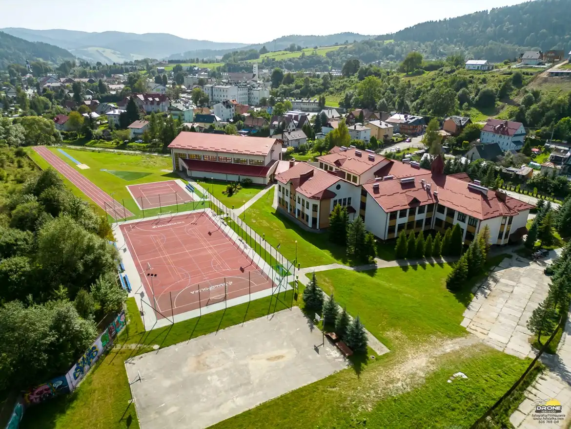 W ZSP w Krynicy-Zdroju trwa termomodernizacja. Jej koszt to ponad 5 milionów złotych