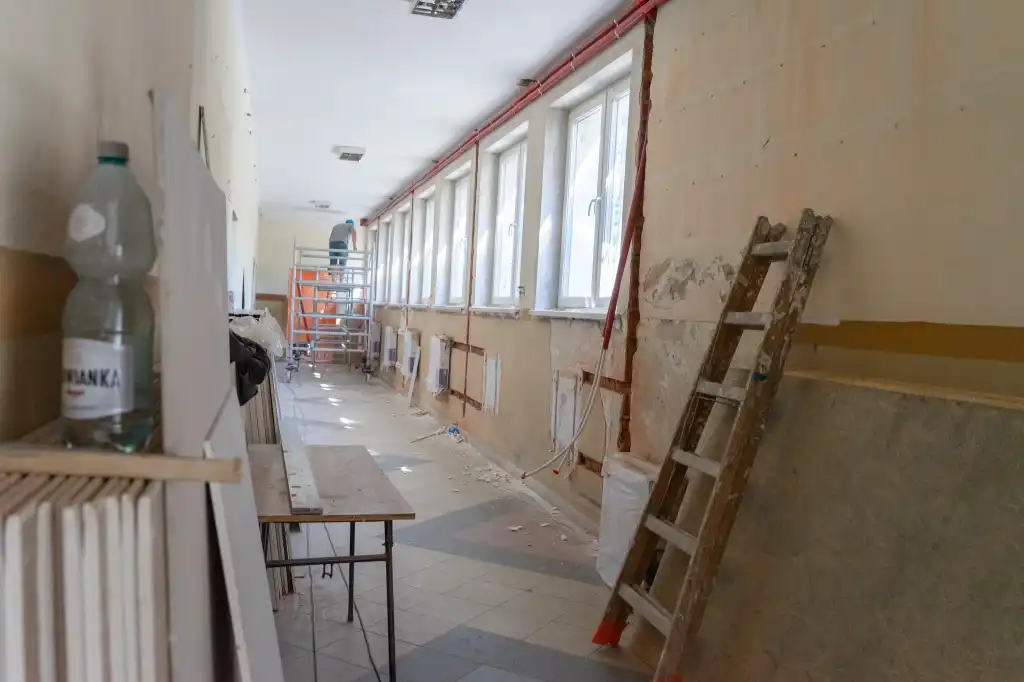 Trwa modernizacja budynku Zespołu Szkolno-Przedszkolnego w Stróżach