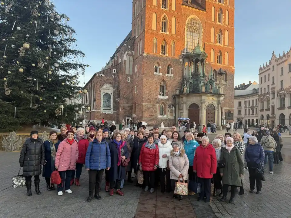 Kultura i integracja w Tauron Arenie. Wyjazd uczestników Małopolskiego Uniwersytetu Ludowego