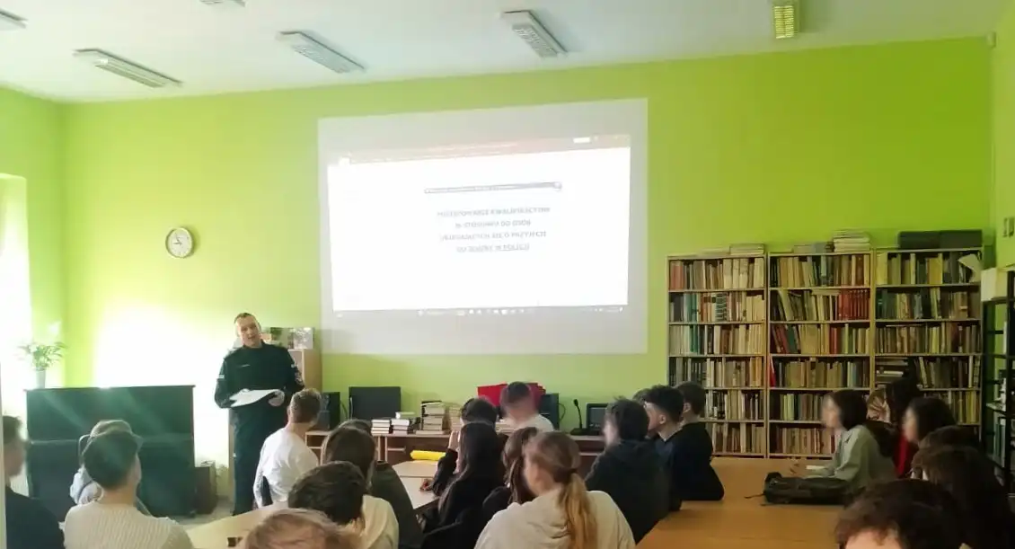 Mundurowi w szkole. Grybowscy policjanci o służbie w Policji
