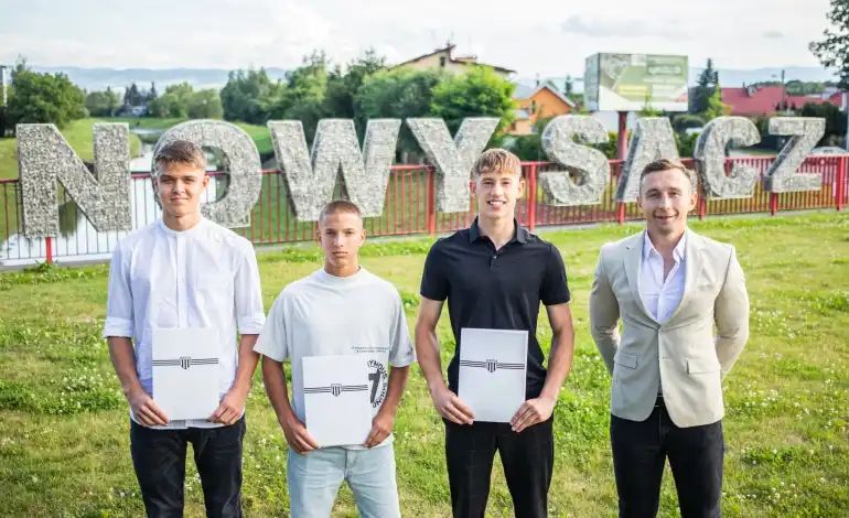Trzech zawodników w Elite Junior
