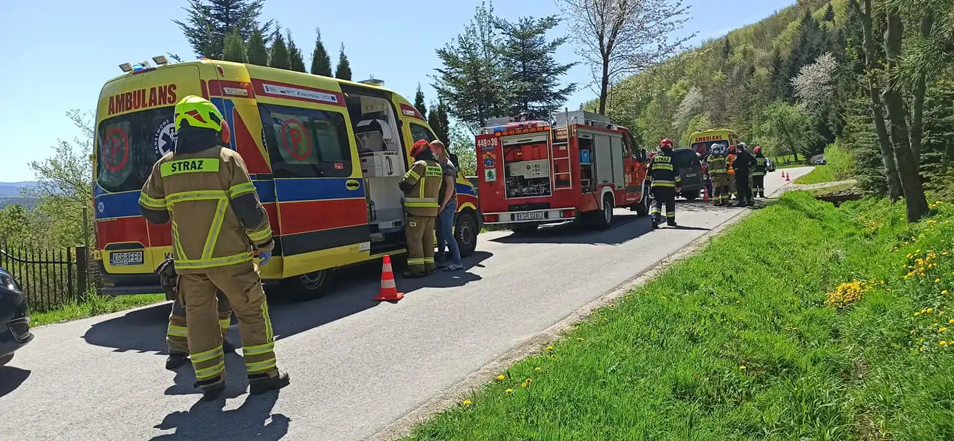 Ropa: Kierowca zasłabł za kierownicą i uderzył w drzewo