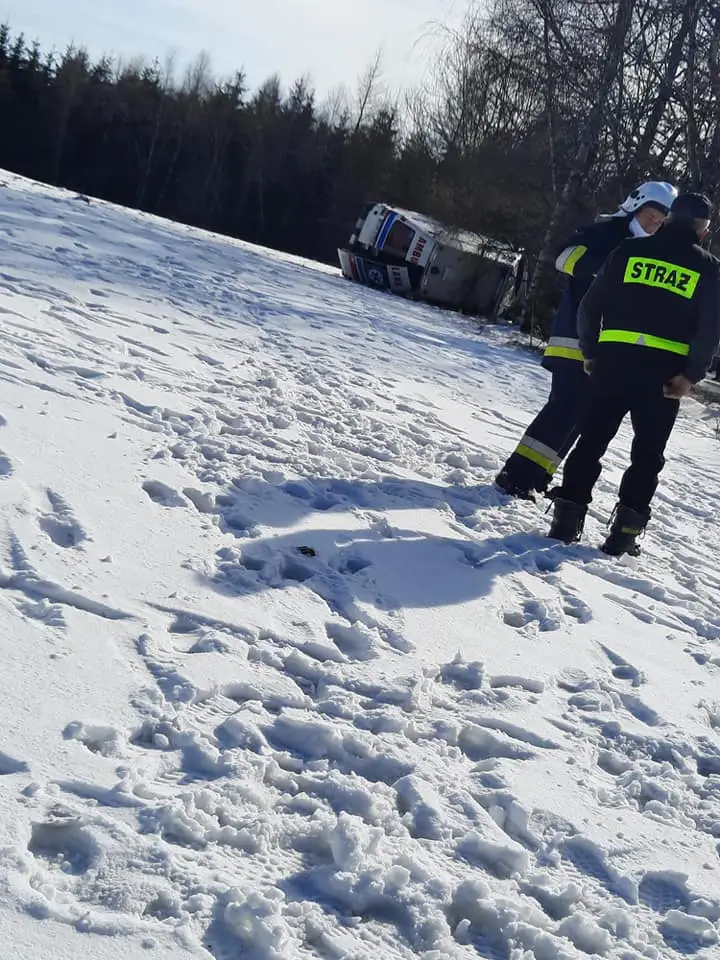 Wypadek w Czyrnej. Na miejsce wezwano śmigłowiec LPR