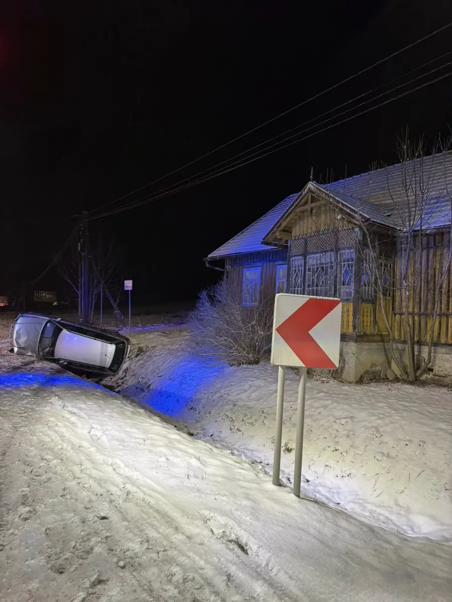 Nowa Wieś: samochód uderzył w przepust. Akcja służb