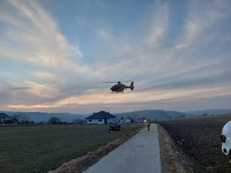 Wypadek w Korzennej. Na miejsce wezwano śmigłowiec LPR