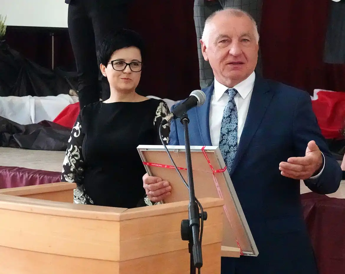 Rok szkolny w szkołach powiatu nowosądeckiego rozpoczęty. Do placówek będzie uczęszczać ponad 3200 uczniów