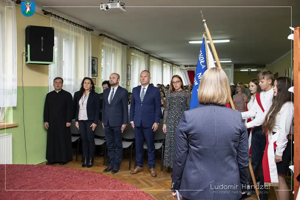 Uczniowie ze Szkoły Podstawowej nr 6 rozpoczynają naukę w wyremontowanym budynku